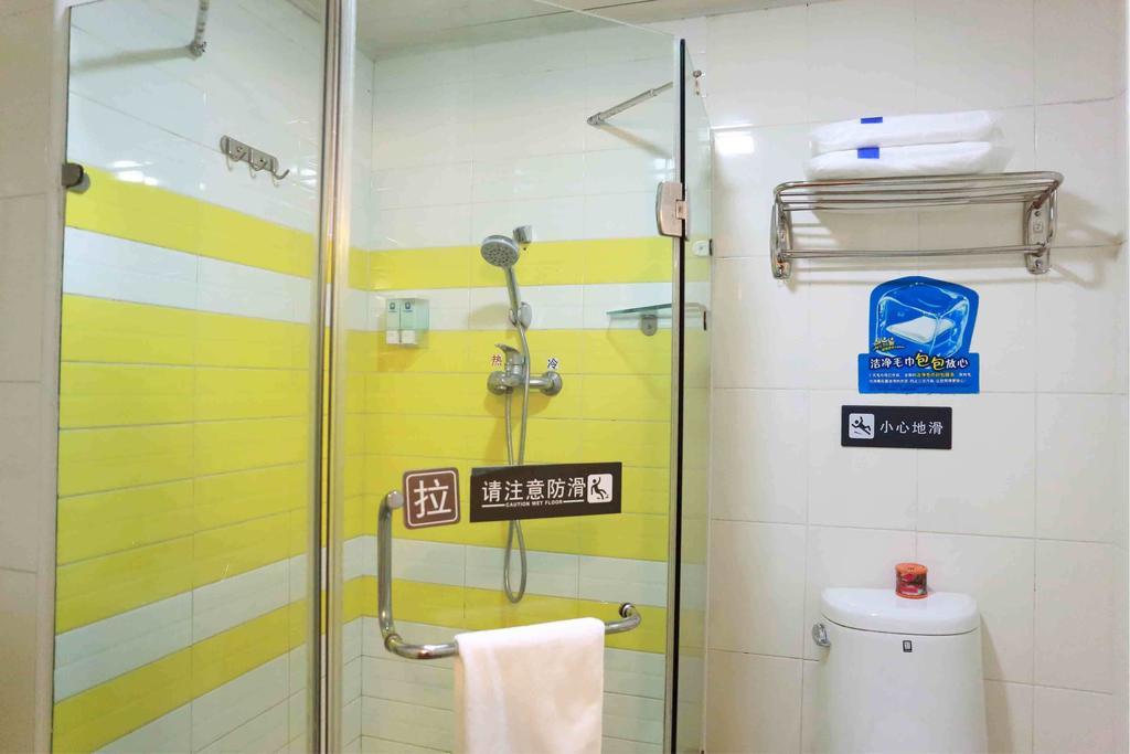 7Days Inn Chongqing Jiefangbei Jiaochangkou Subway Station Oda fotoğraf